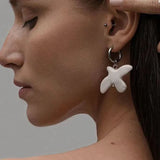 Lianfudai New Metal Geometric Round Ear White Peace Dove Hoop Earrings For Women Fashion Personality Party Jewelry Girl Gifts