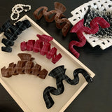 Lianfudai New Arrival Tartan Velvet Hair Claw for Women High-end Christmas Decoration Hair Accessories red velvet SharkClip Claw Clip