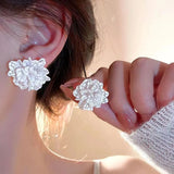 Lianfudai New Big White Flowers Stud Earrings for Women Personality Fashion Unique Design Brincos Wedding Jewelry Wholesale Birthday Gift