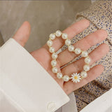 Lianfudai Korean Retro Imitated Pearl Round Beaded Daisy Bracelet Irregular Geometric Flower Bracelet for Women Party Accessories