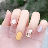 Lianfudai 24pcs Small Fresh White Flowers Decorated Frosted Matte Wearable Fake Nails Suitable Fairy Girl Summer Hand Decoration T